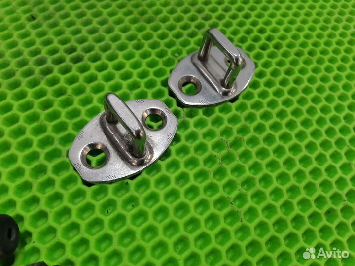 Петля замка двери Фольксваген Кадди 3