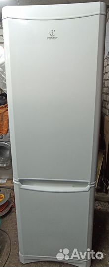 Холодильник Indesit