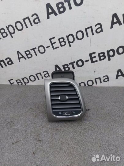 Воздуховод торпедо левый Jeep Grand Cherokee WK2