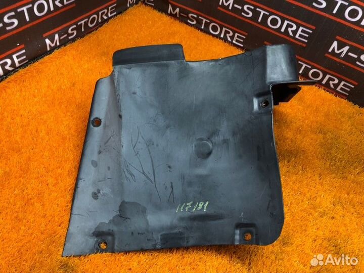 Подкрылок передний правый Mercedes-Benz C-Class