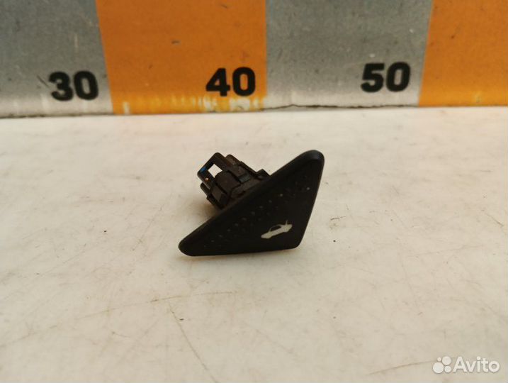 Кнопка открывания багажника Ford Focus 1 2.0 1999