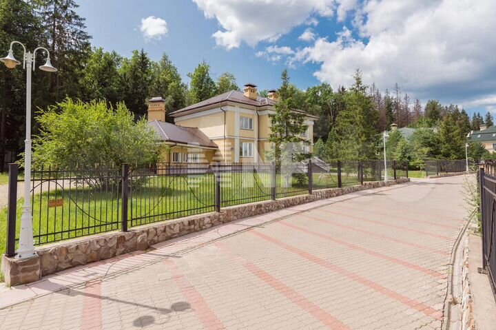 Дом 800 м² на участке 30 сот.