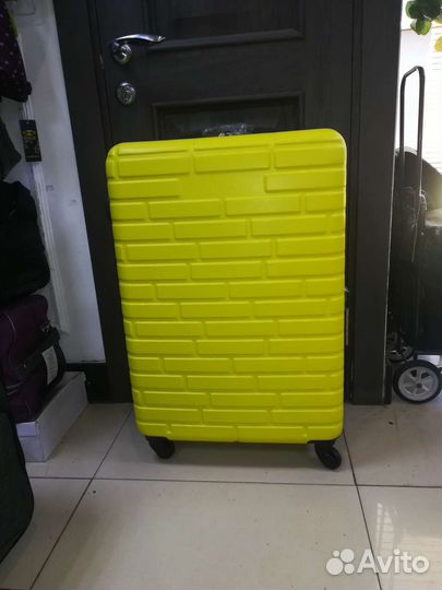 Чемодан пластиковый