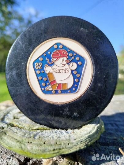 Шайба хоккейная коллекционная