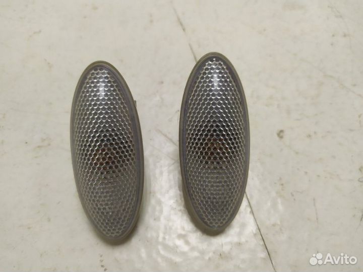 Указатель поворота Toyota Rav-4 2006-2016