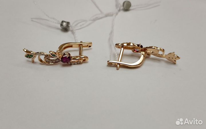 Золотые серьги с камнем