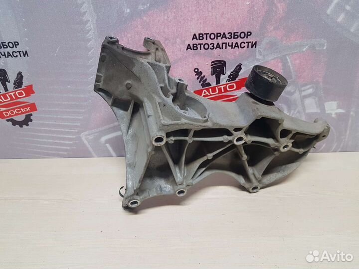 Кронштейн двигателя Renault Duster 1 F4RA 2014