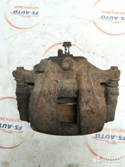 Суппорт тормозной передний правый Honda Cr-V 2.0