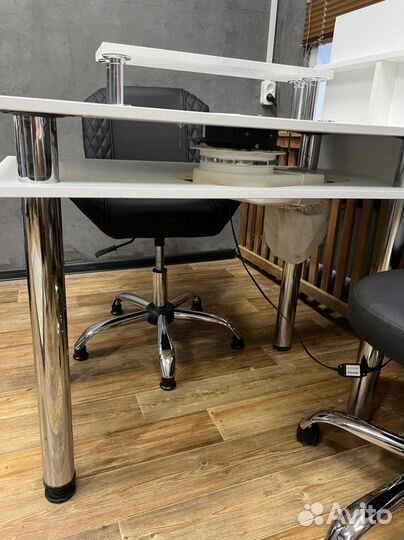 Маникюрный стол с вытяжкой бу