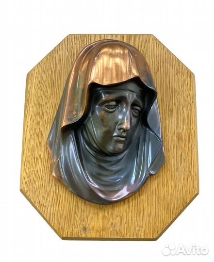 Барельефы Иисус Христос и Пресвятая Богородица