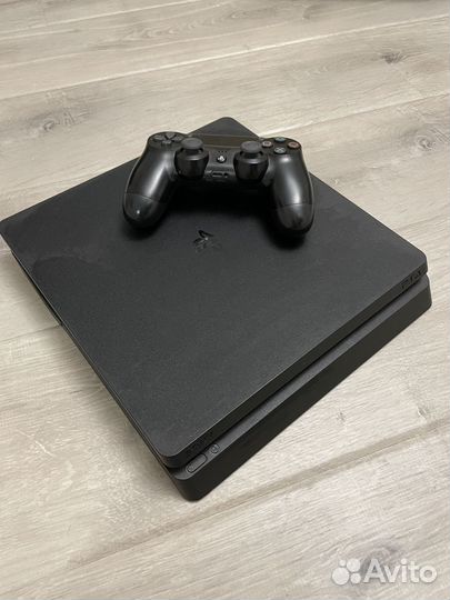 Продам игровую консоль Sony 4 slim 1tb