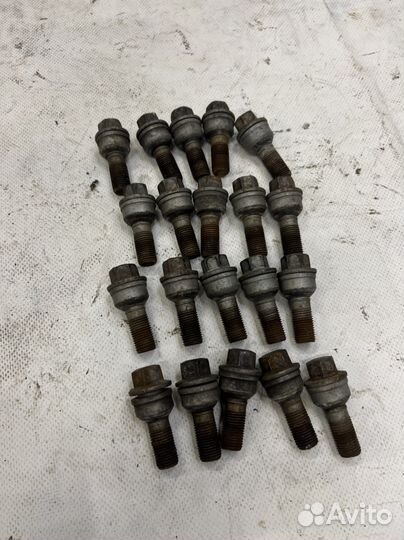 Комплект болтов на колеса audi q5 8r