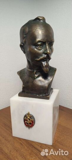 Бронзовый бюст Ф.Э. Дзержинского