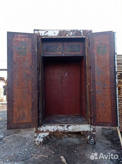 Сейф старинный