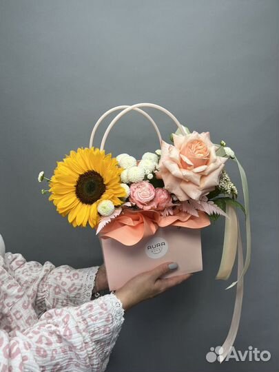Композиции в сумочке подсолнухи доставка цветов
