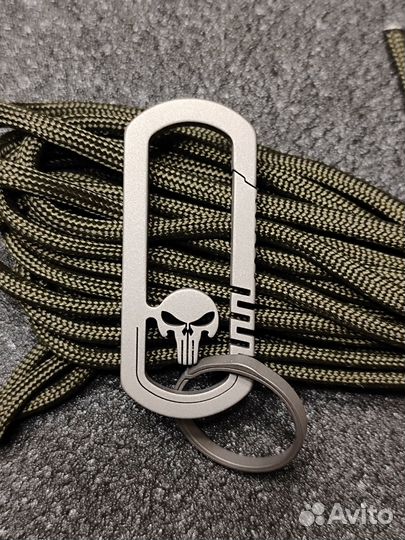 Титановый карабин Punisher Каратель кольцо 26мм