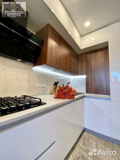 Прямая в потолок кухня на заказ