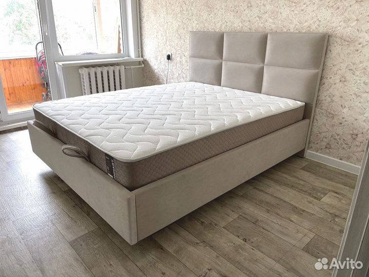 Белая кровать