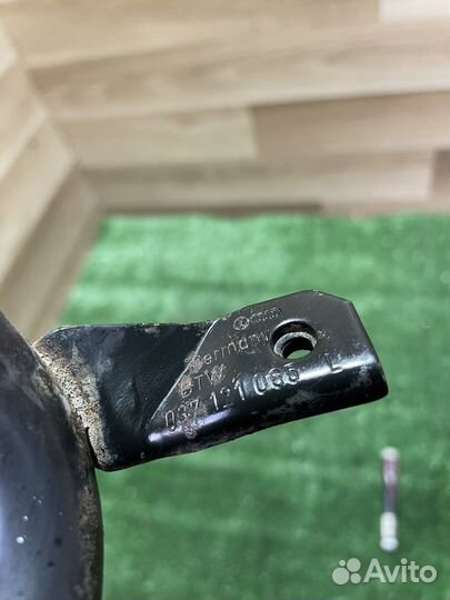 Трубка системы охлаждения Volkswagen 028121065