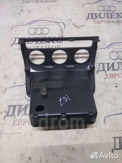 Накладка (кузов внутри) VW Tiguan 2007-2011