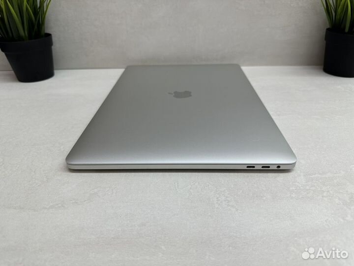 MacBook Pro 15 2019 i9 / АКБ 10 циклов