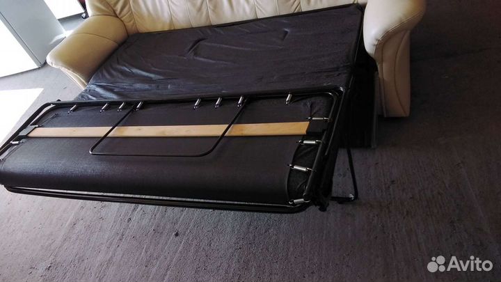 Кожаный диван из Финляндии