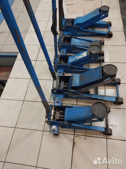 Домкрат подкатной 3 тонны бу