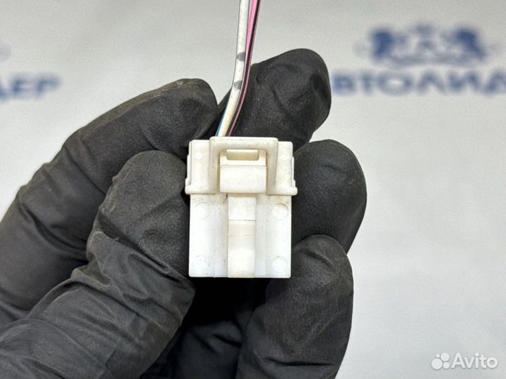 Разьем фишка активатора замка багажника Nissan
