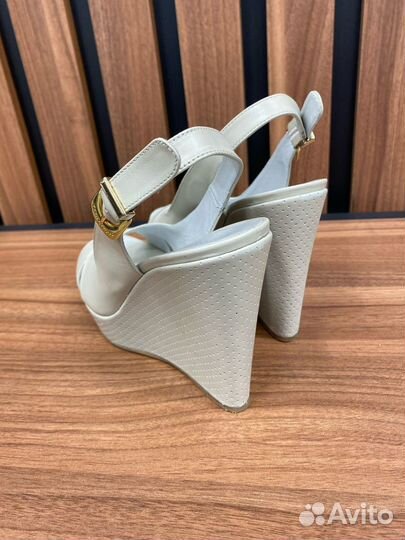 Босоножки женские