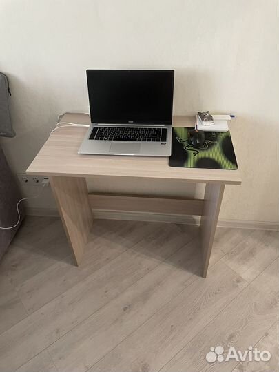 Письменный стол