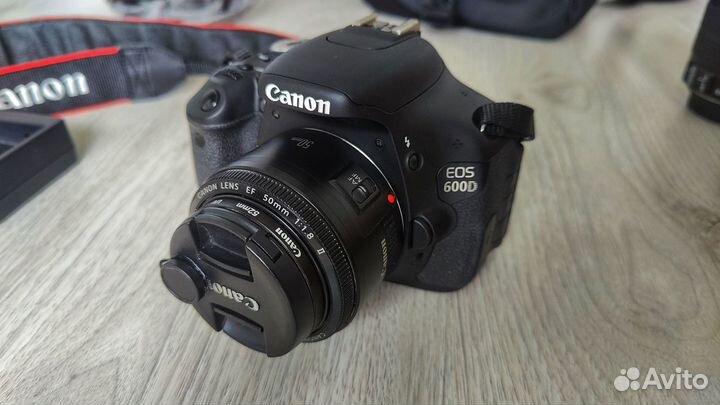 Продам фотоаппарат Canon 600d, пробег 8582 кадра