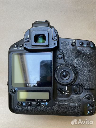 Зеркальный фотоаппарат Canon eos-1 DS Mark3
