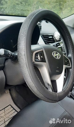 Оплетка на руль со стразами