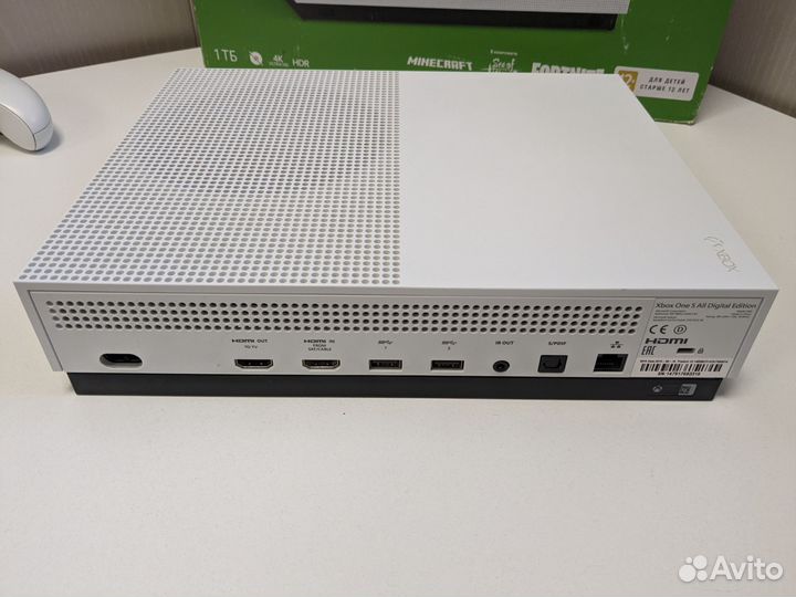 Xbox One s 1tb + Fifa. Комплект