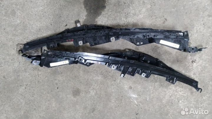 Кронштейн крепления крыла BMW X5 E70 Бмв