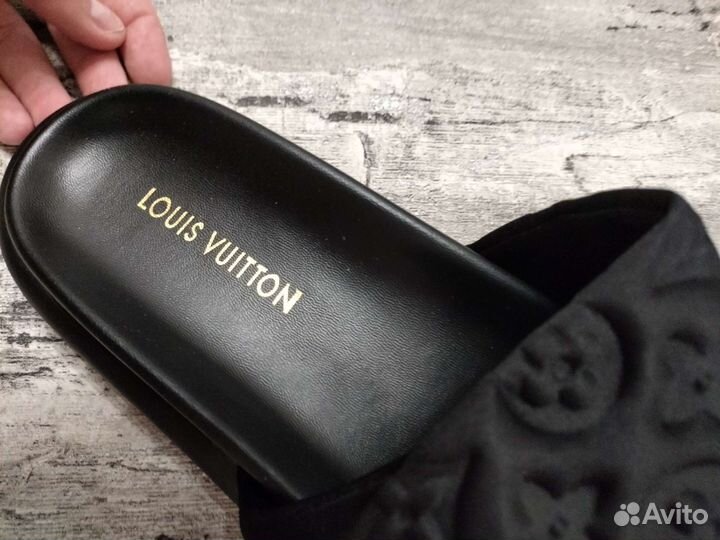 Новые женские шлепанцы Louis Vuitton