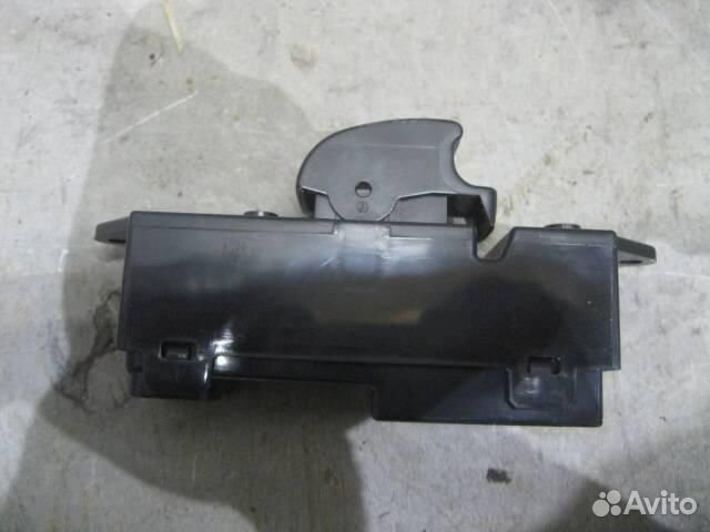 Кнопка стеклоподъемника Mitsubishi Outlander