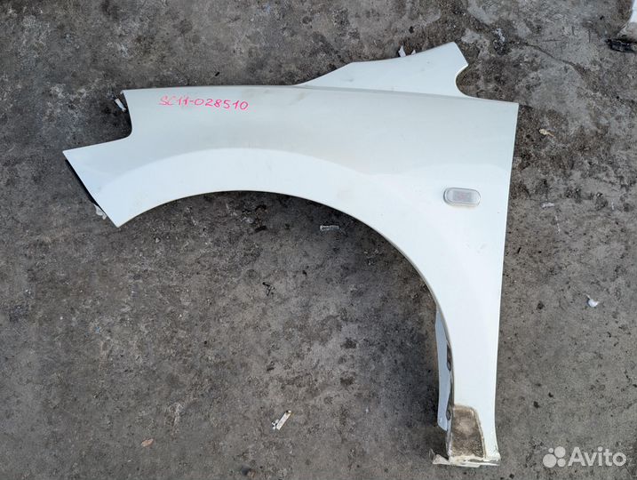 Крыло Nissan Tiida Latio SC11 HR15DE Лев. Перед