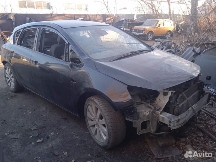 Дверь задняя правая opel Astra J 10