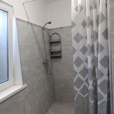 Комната 33 м² в 2-к., 1/2 эт.