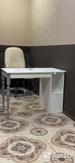 Маникюрный стол с вытяжкой бу