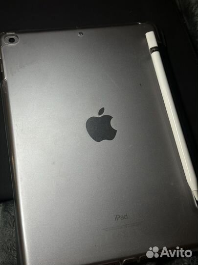 iPad (6 поколения, 32гб) + стилус 1 модели