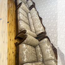 Үлкен есек әйелдің трахнатта тұрған фотосы