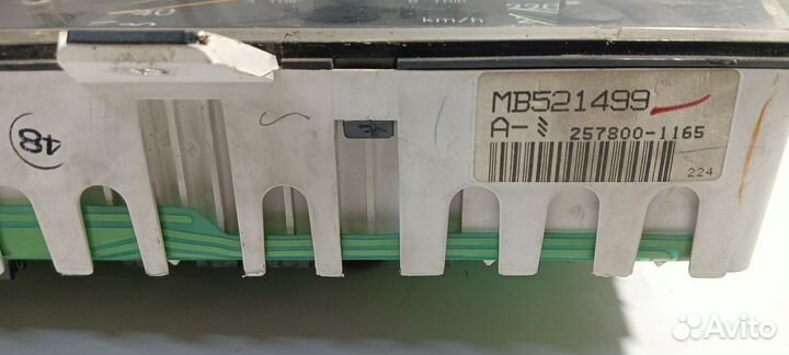 Щиток приборов Mitsubishi Calant E33A