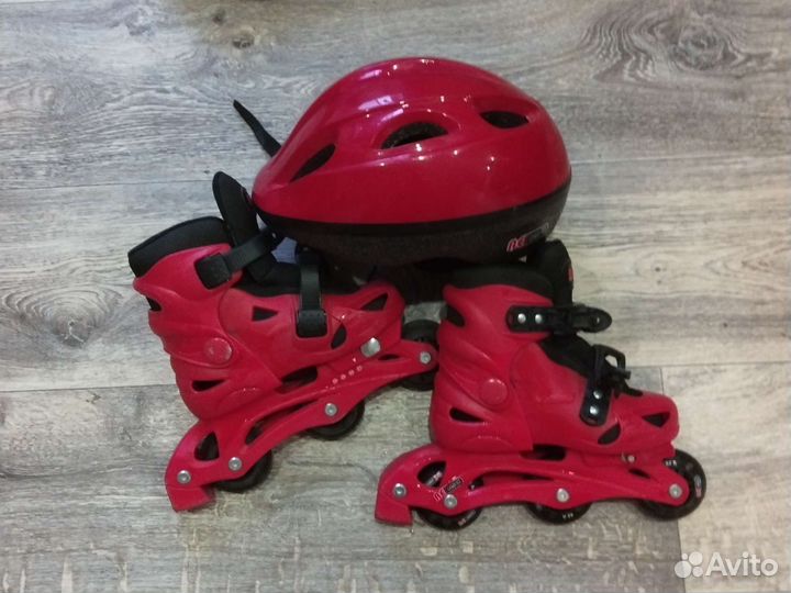 Шлем и роликовые коньки
