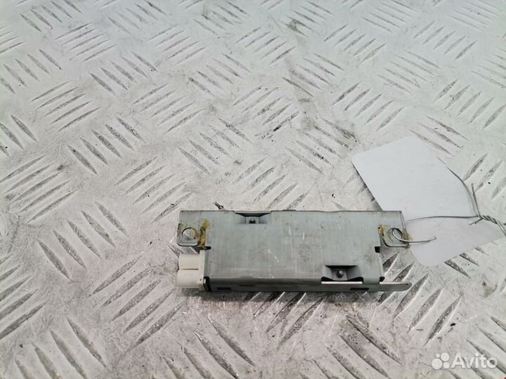 Усилитель антенны Audi A4 B8/8K 2011 8K9035225