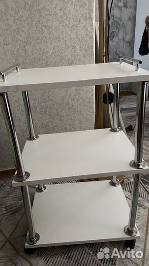 Этажерка на колесиках