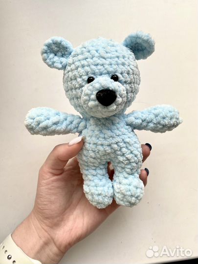 Вязаный мишка ручной работы