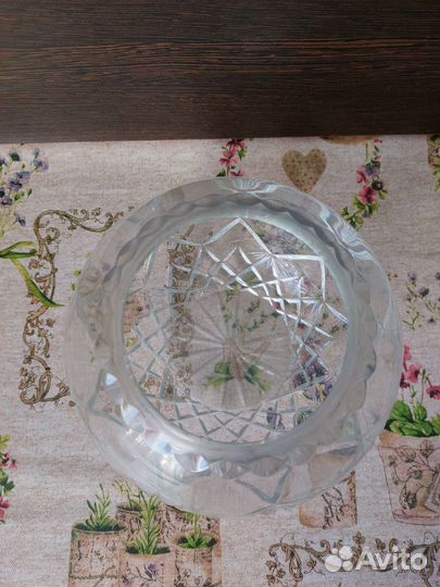 Круглая хрустальная ваза для конфет