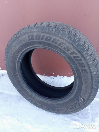 Bridgestone Ice Cruiser 7000 215/65 R16 98T